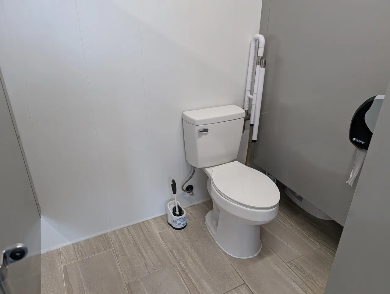 Cabine de toilette accessible hommes