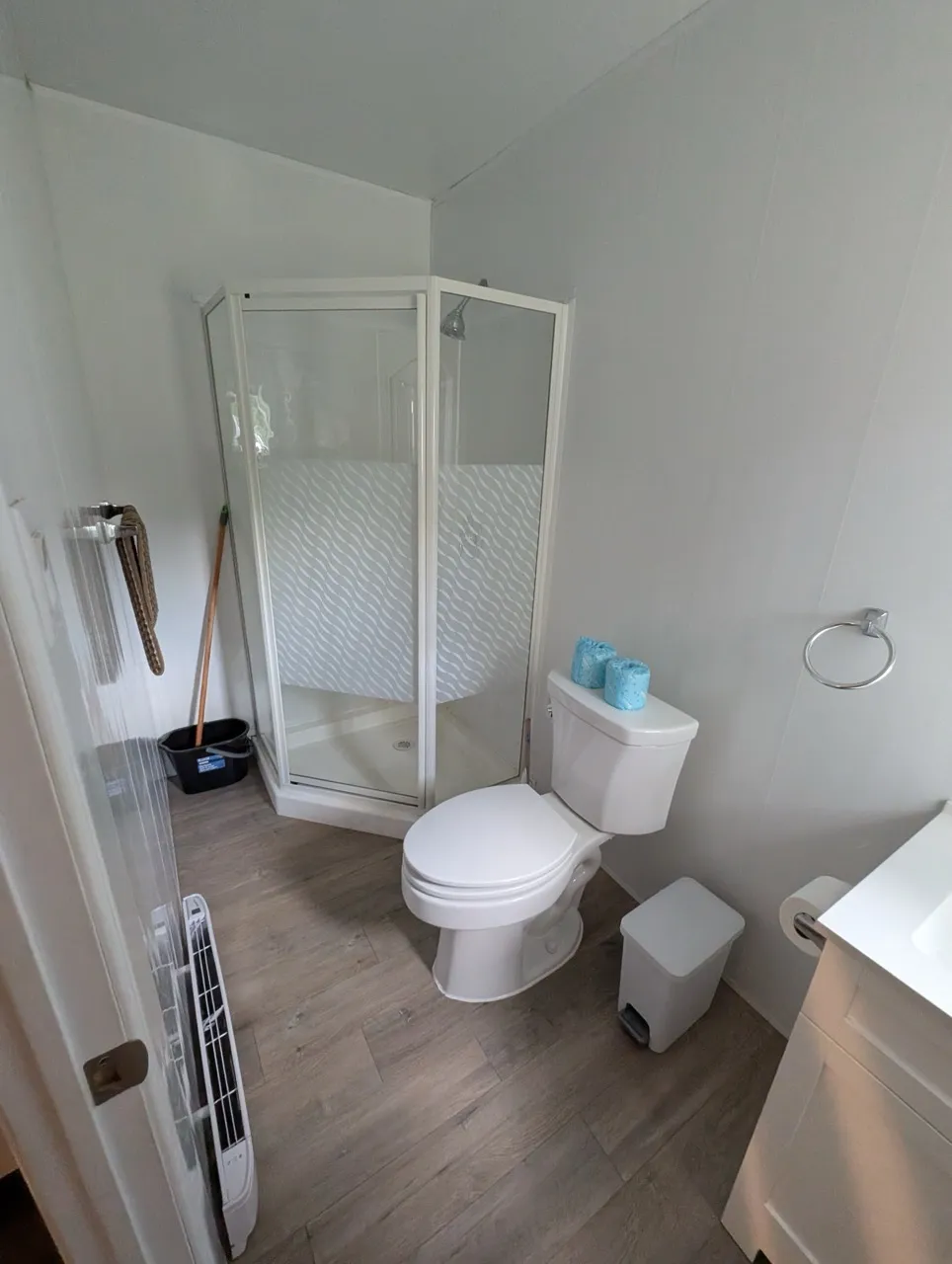 Salle de bain du chalet Pivoines - douche et toilette