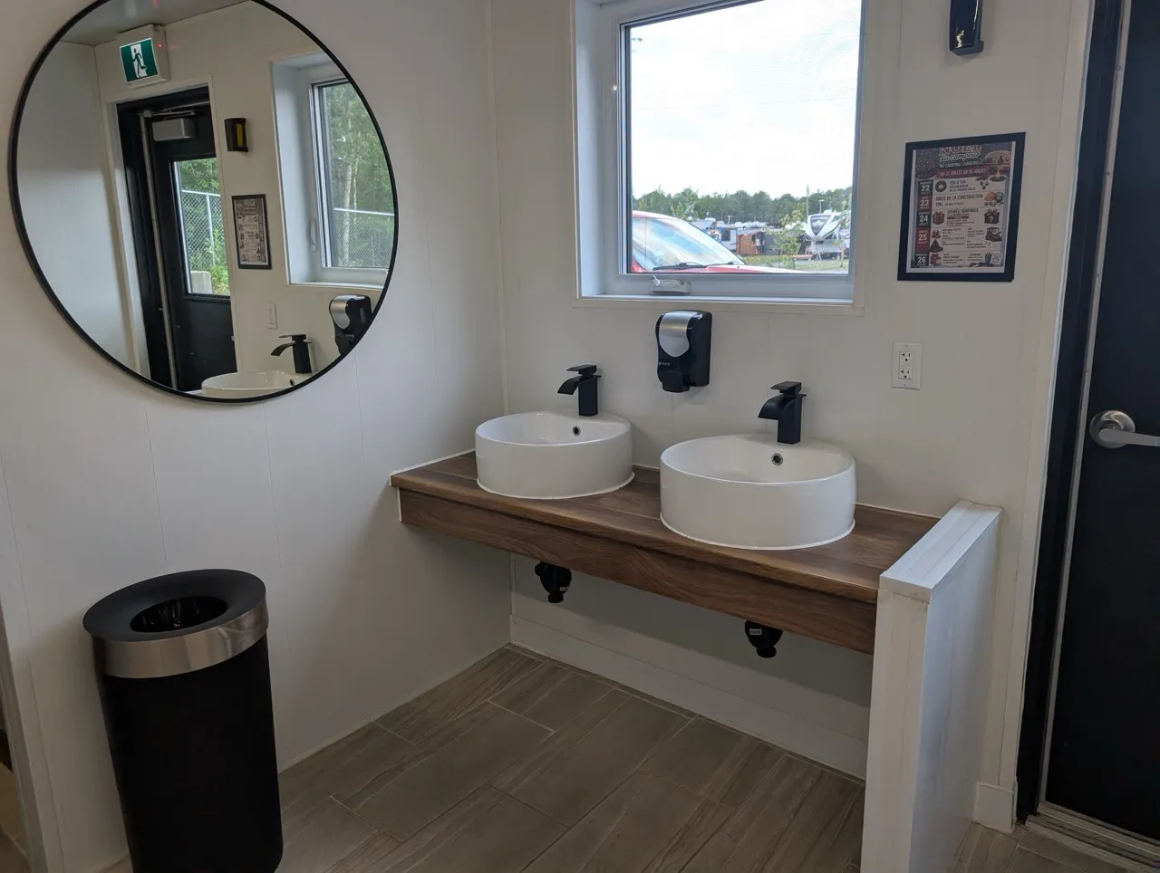 Lavabo de la salle de toilette hommes