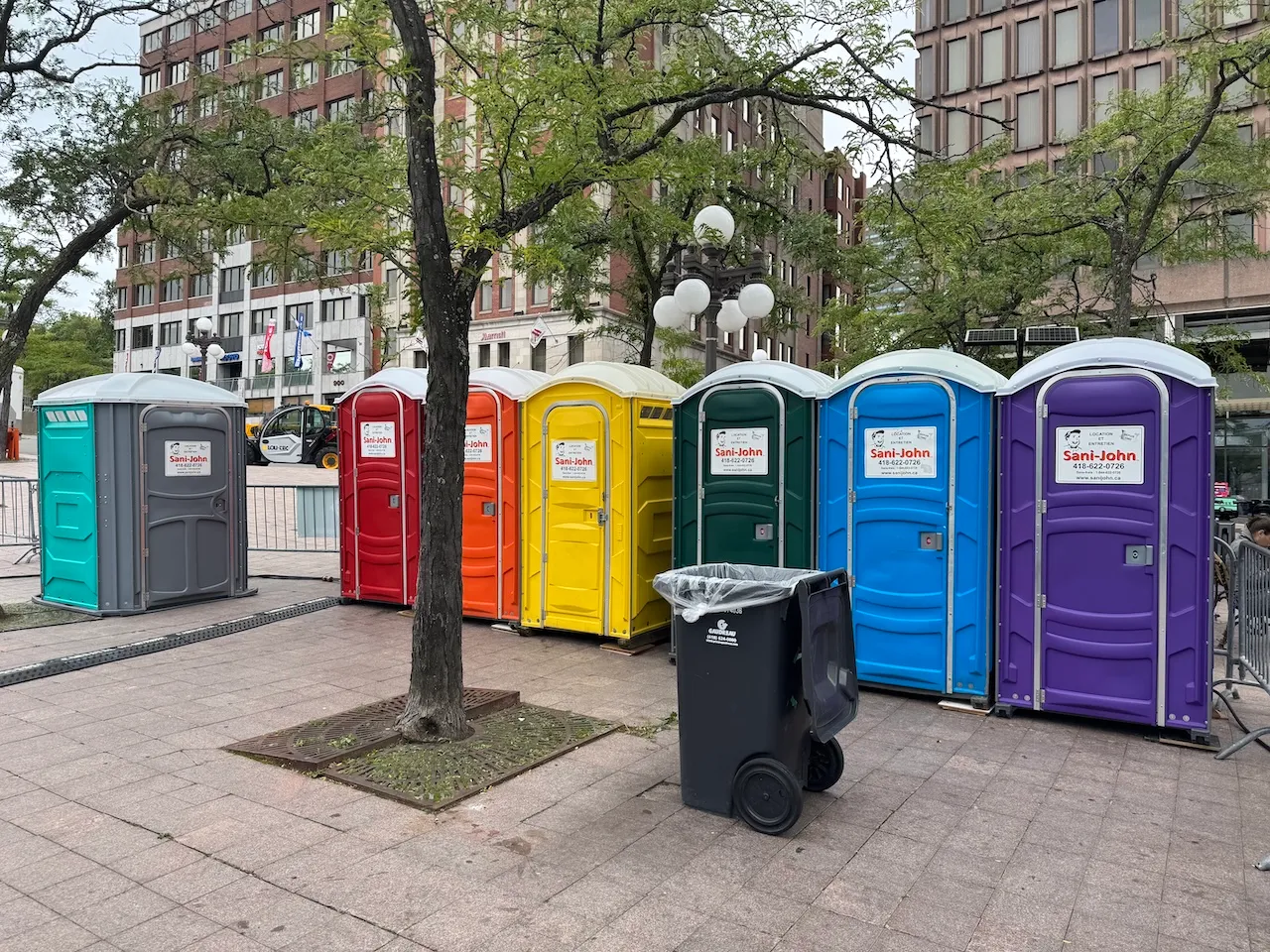 Toilettes chimiques - Place d'Youville