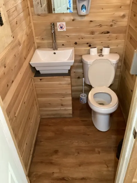 Toilet cabin