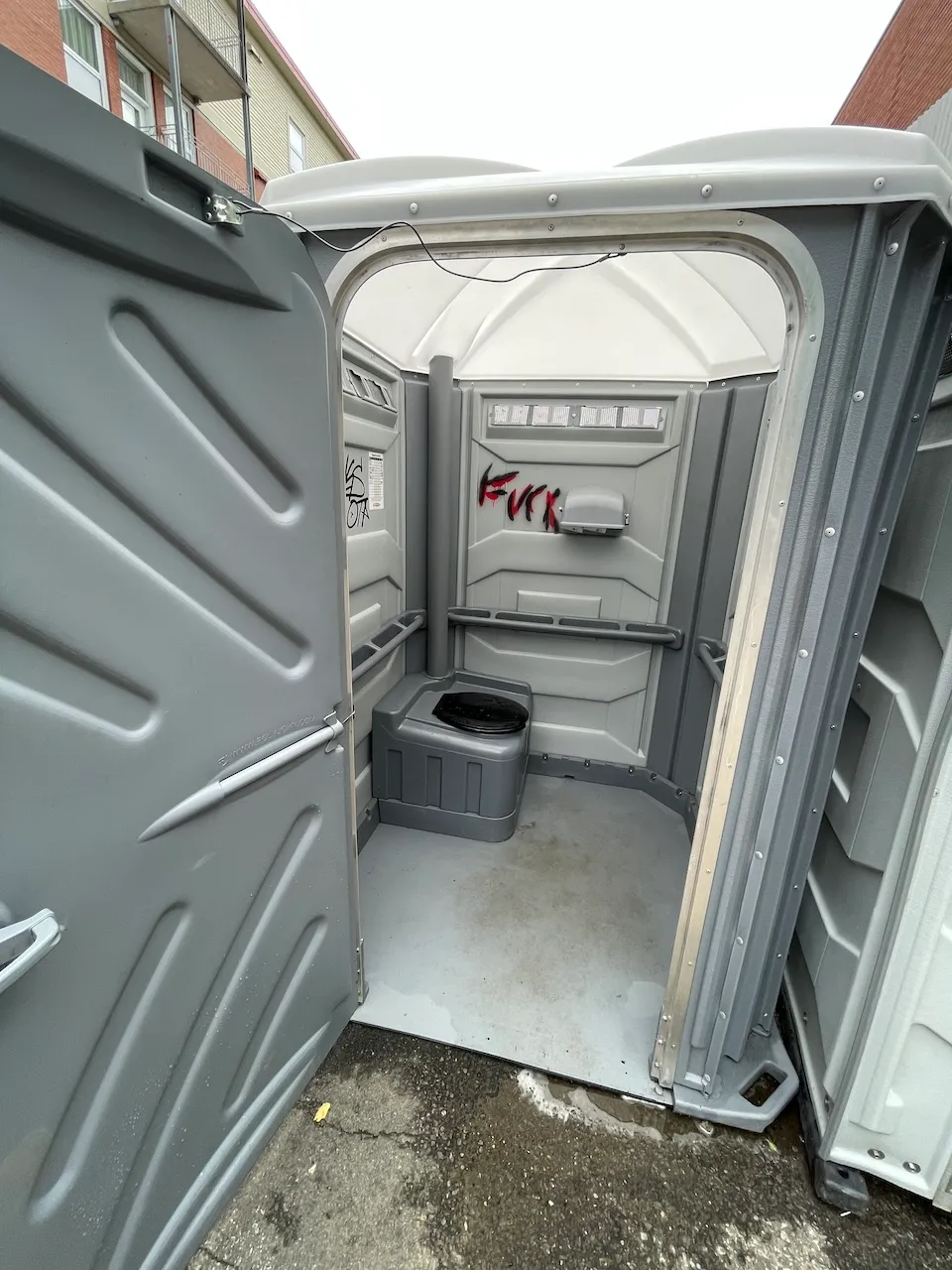 Toilette chimique adaptée
