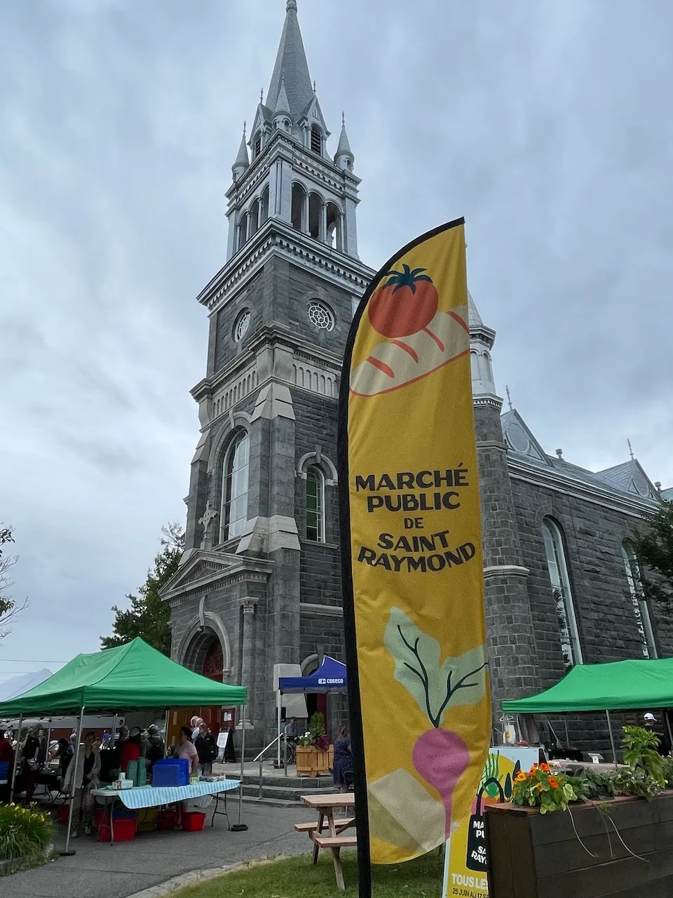 Marché public de Saint-Raymond