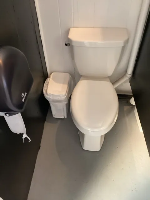 Toilet cubicle