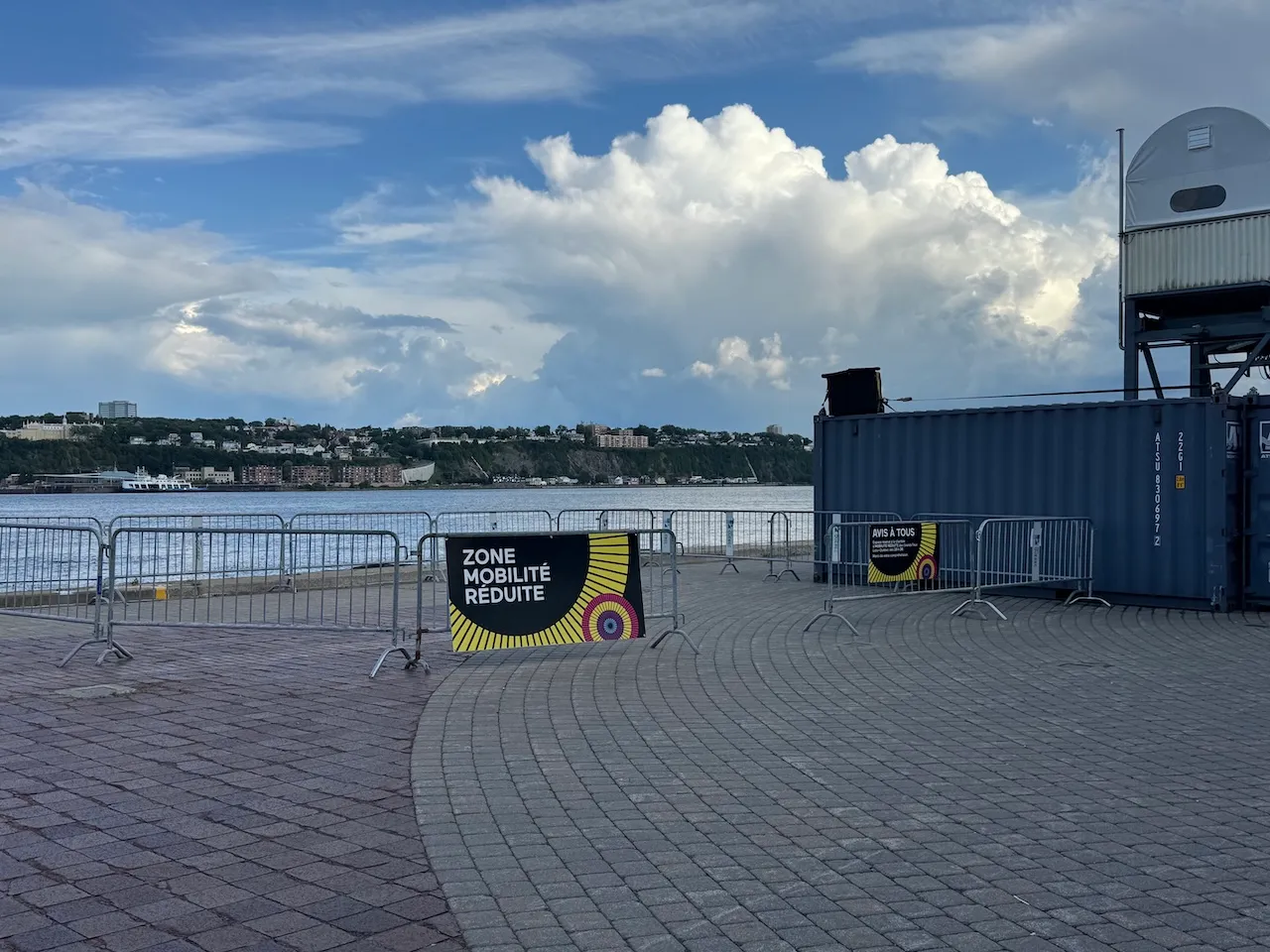 Area Reserved for People with Limited Mobility