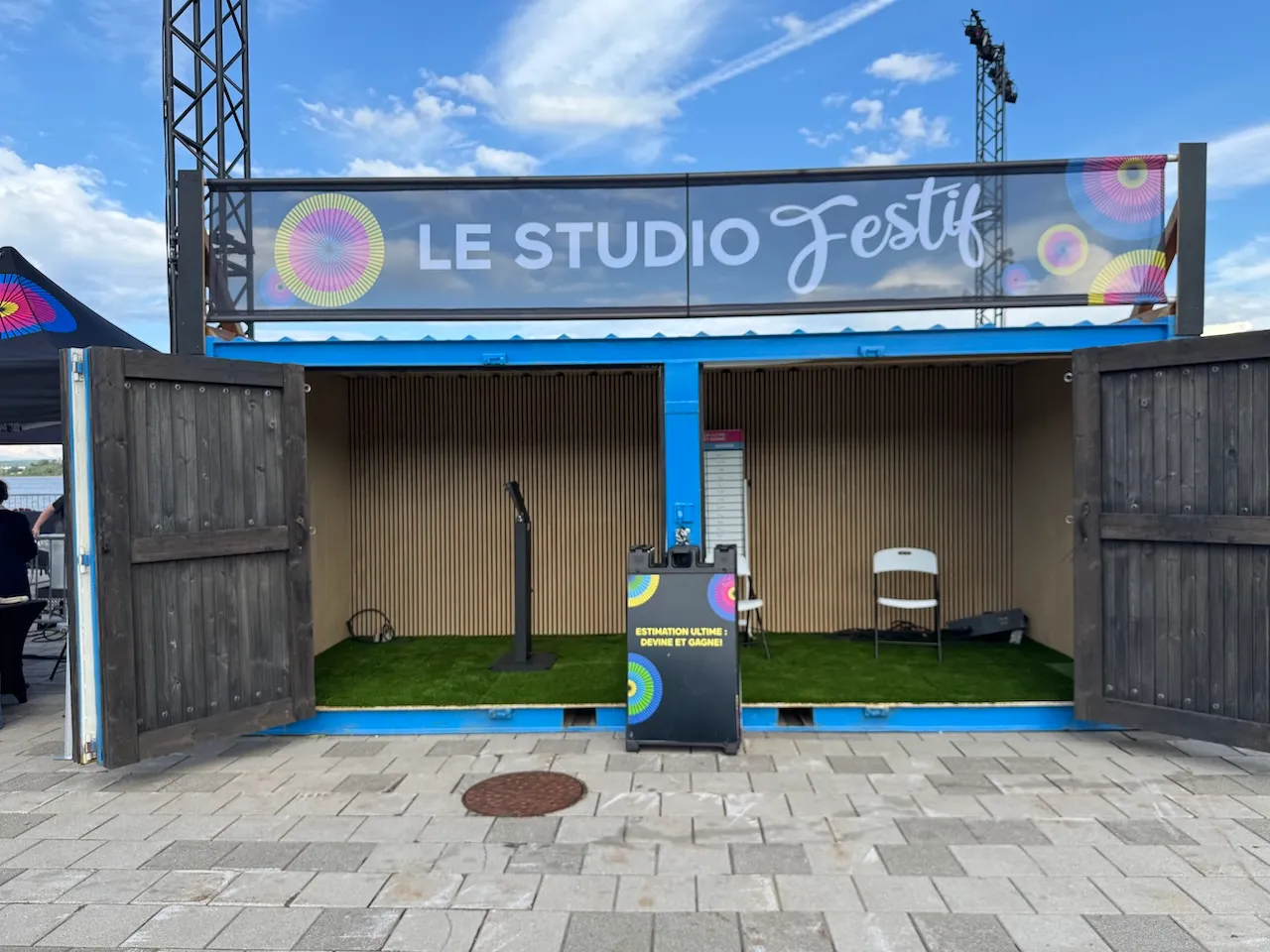 Studio Festif - Entrance with a step