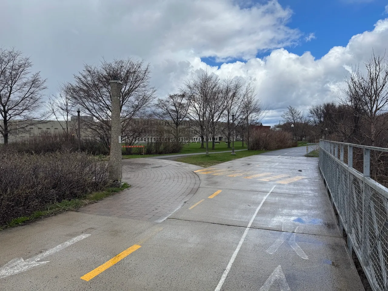 Bicycle path and pedestrian walkway