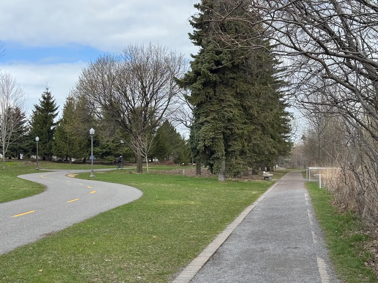 Bicycle path and pedestrian walkway