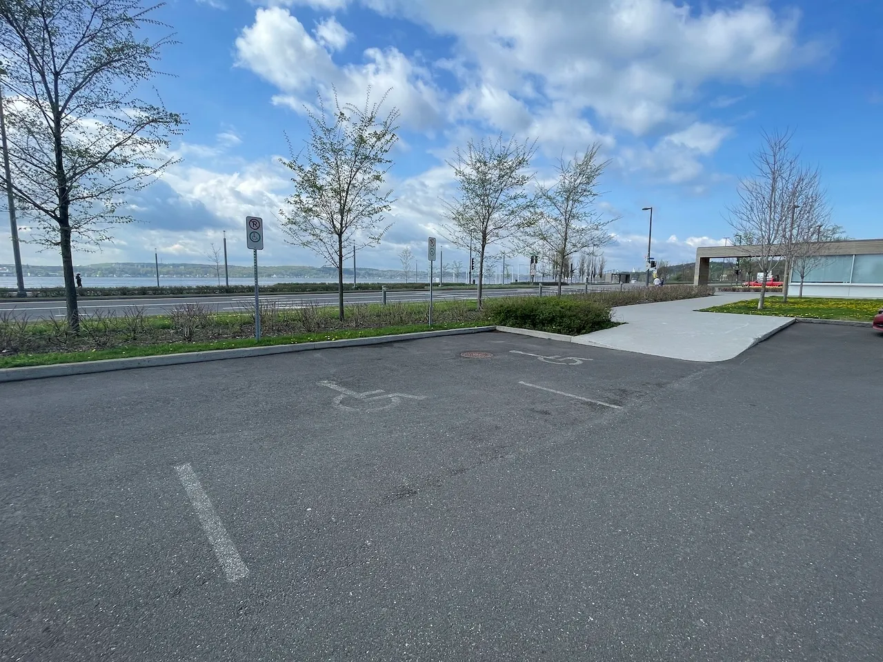 Espaces de stationnement réservés - Station de la Côte