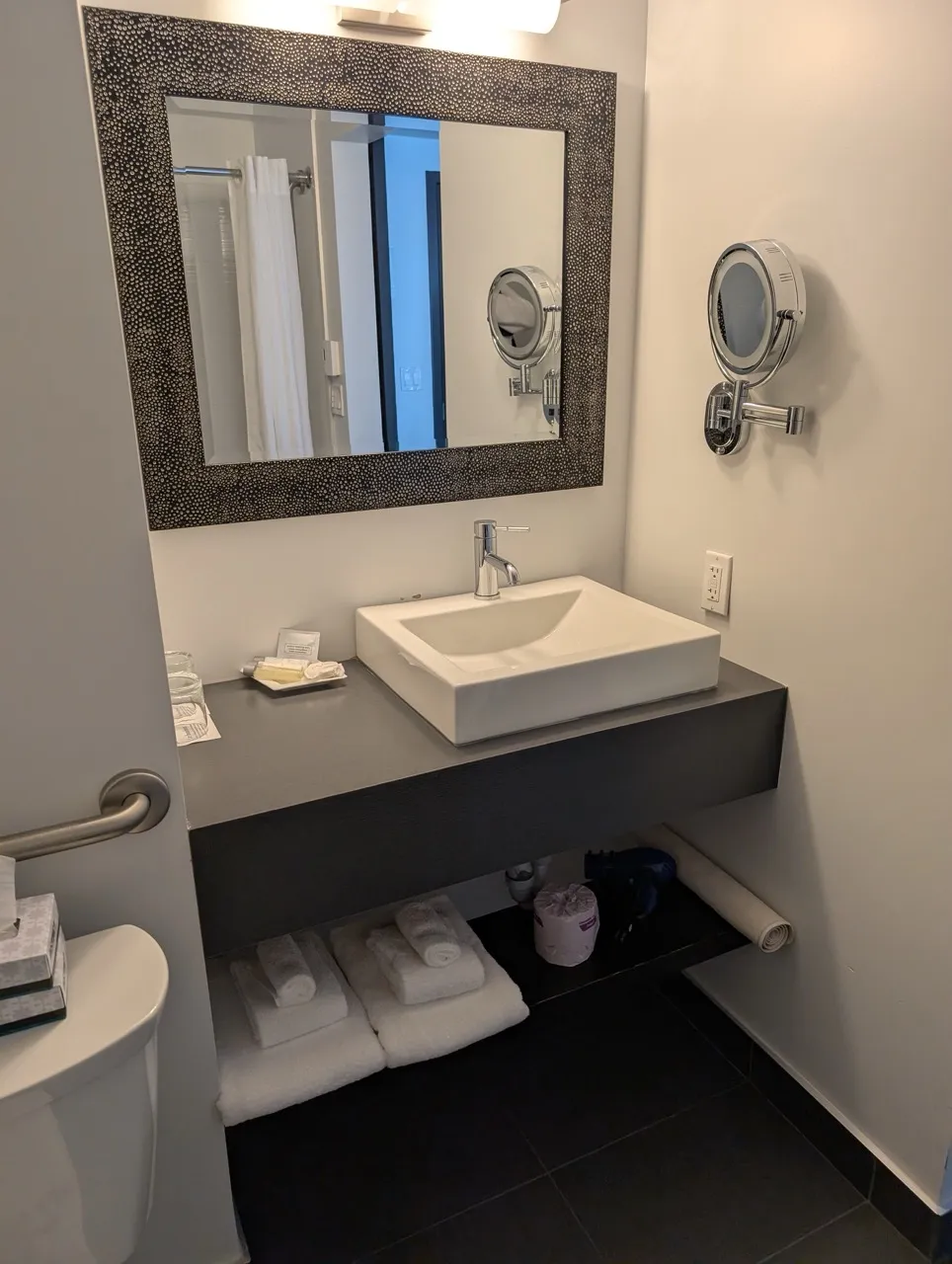 Bathroom in room 325 - sink