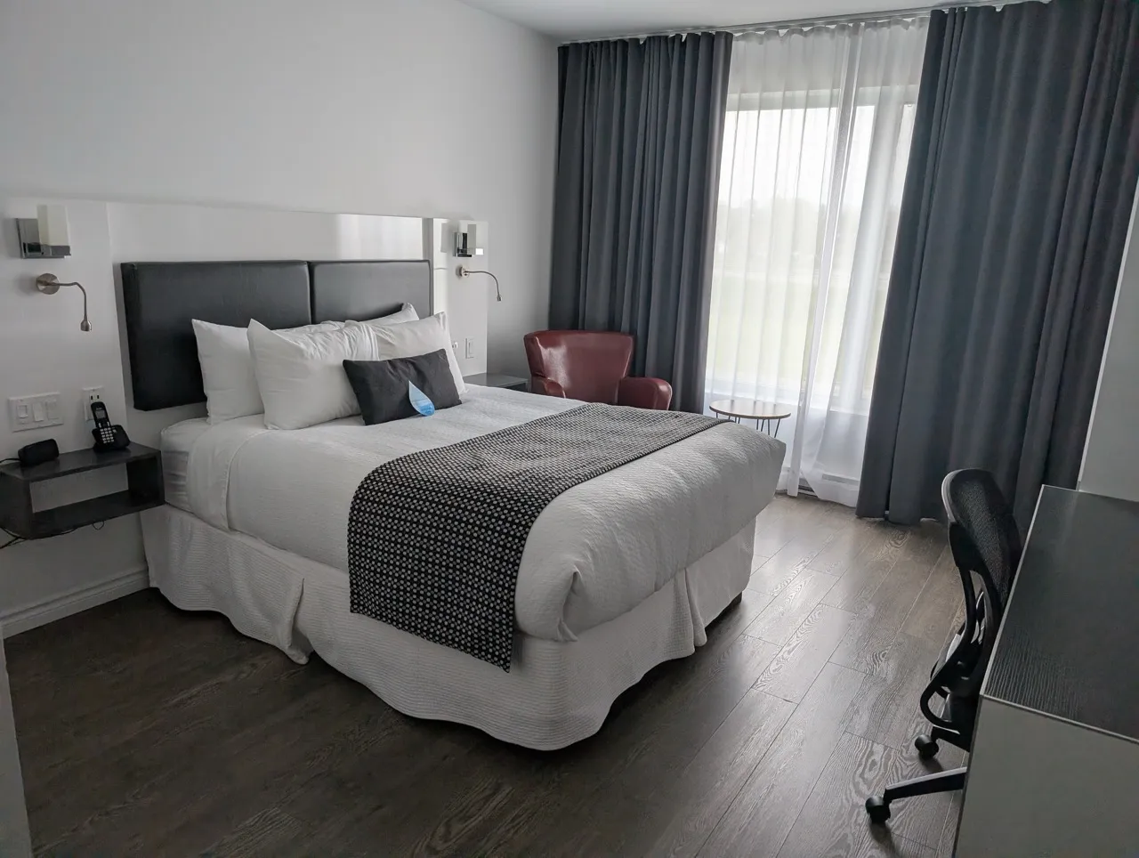Room 325 - bed