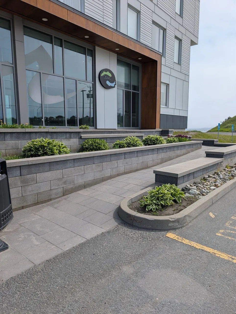 Secondary outdoor entrance - access ramp (access to the pool and training room)