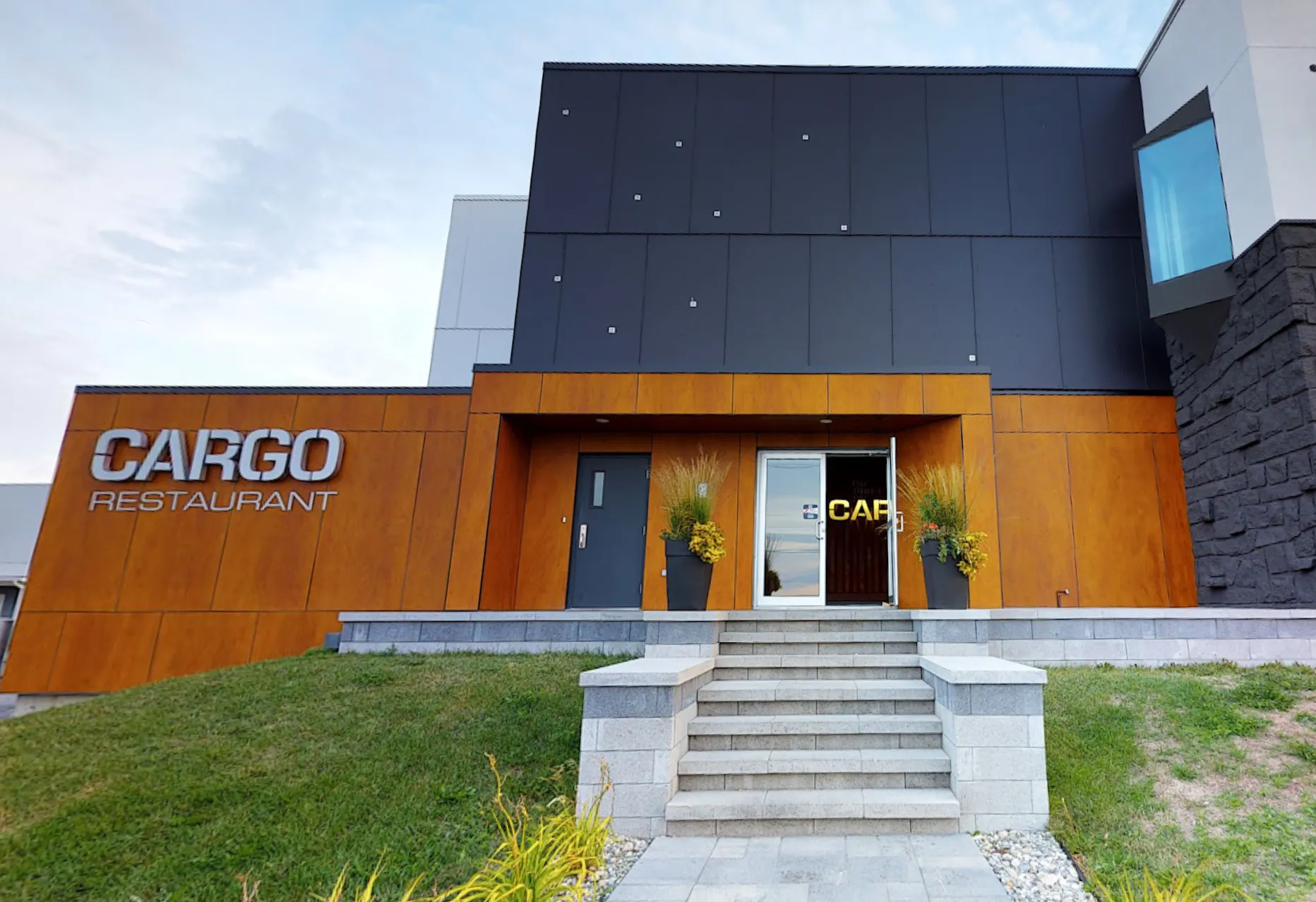 Direct entrance to the restaurant