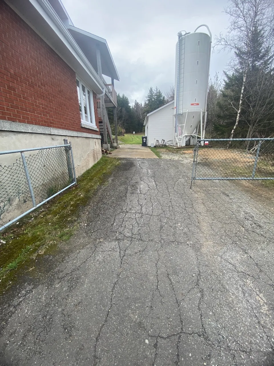 Path to the side entrance