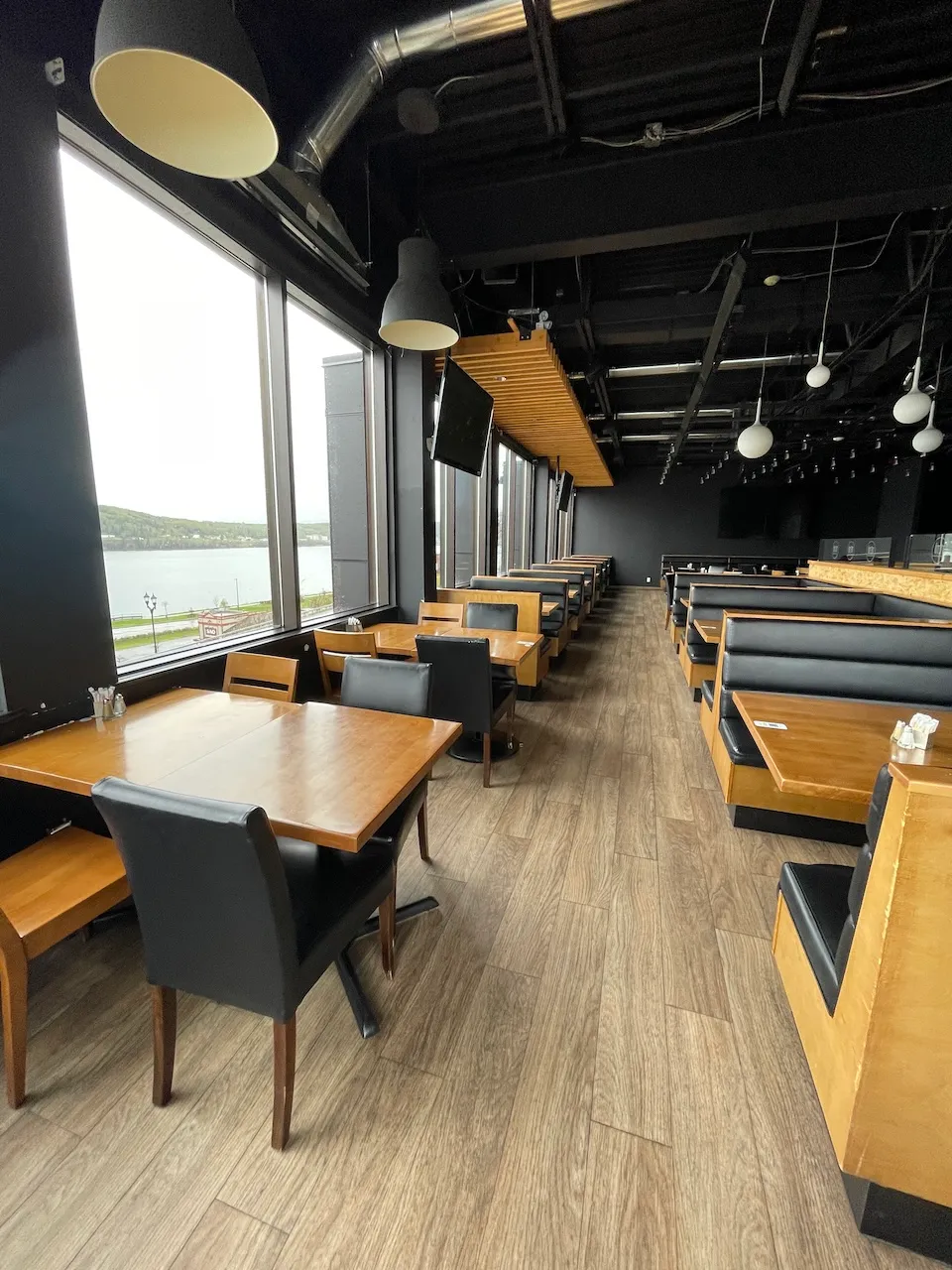 Accessible tables and benches