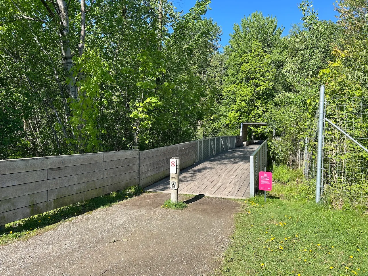 Trailhead near Chalet Héritage