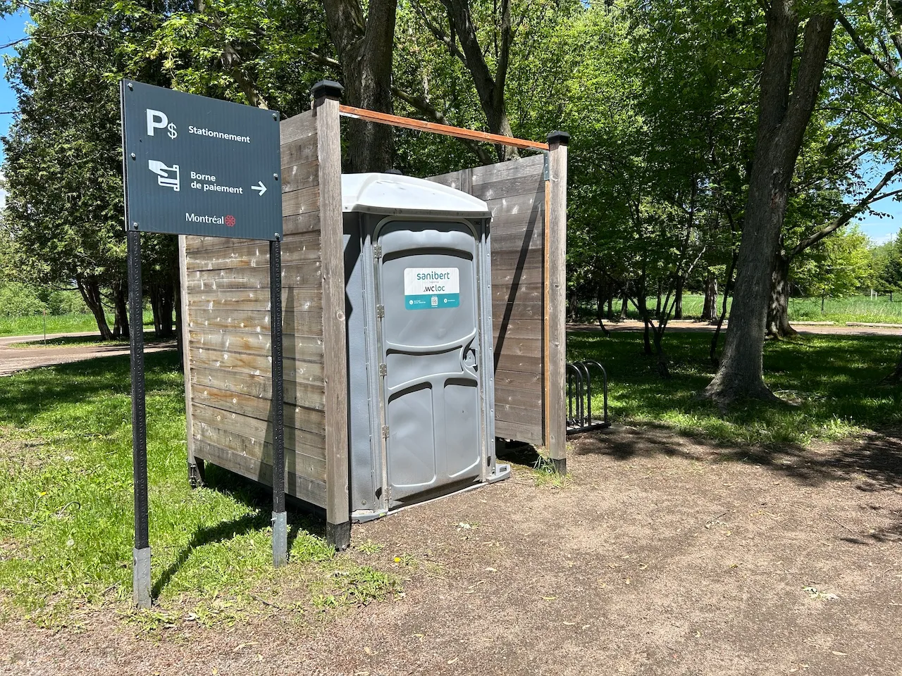 Pavilion des marais - Chemical restroom near the parking lot