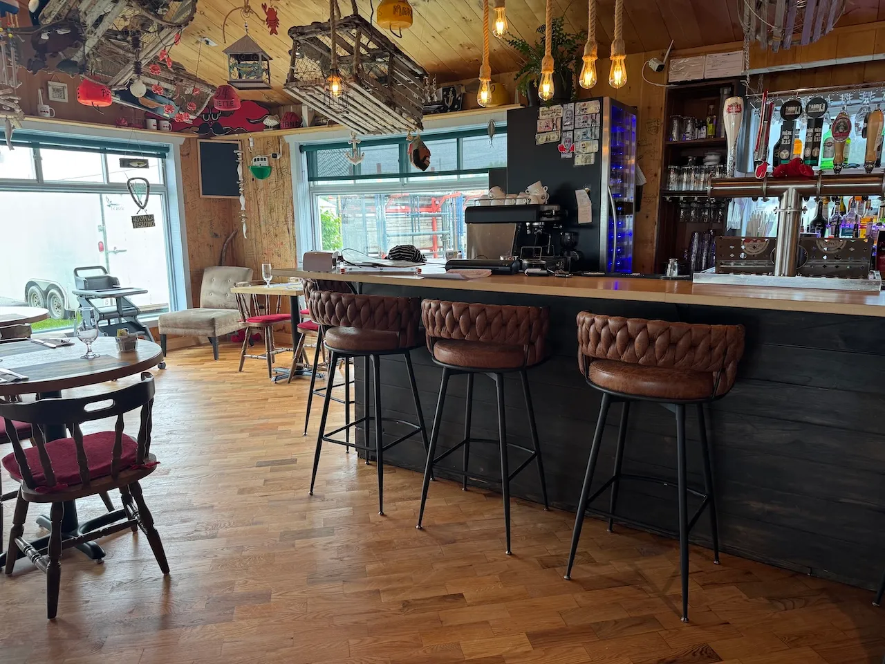 Dining counter