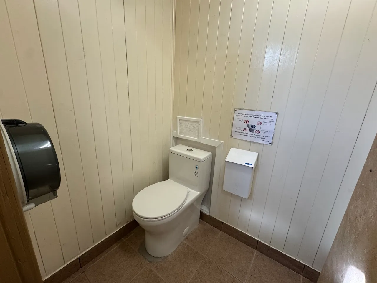 Toilet cabin