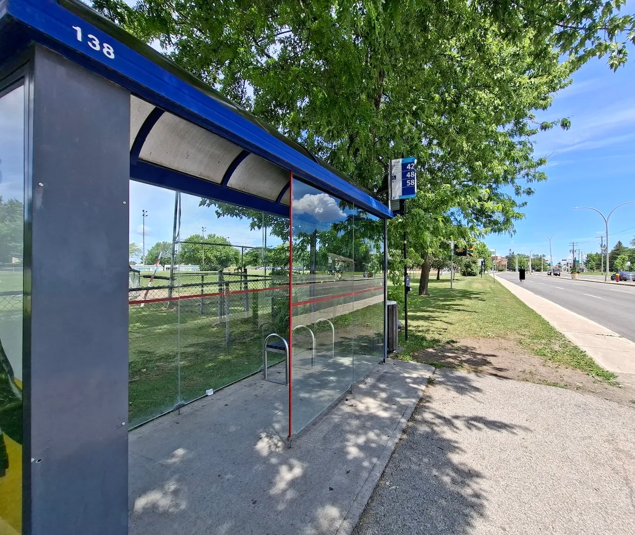 Société de transport de Laval (STL) - Arrêt d'autobus #41387 : Accessible