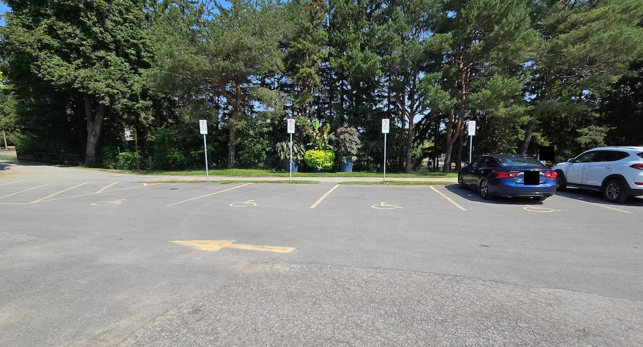 Centre de la nature de Laval - Stationnements réservés : Stationnement P3