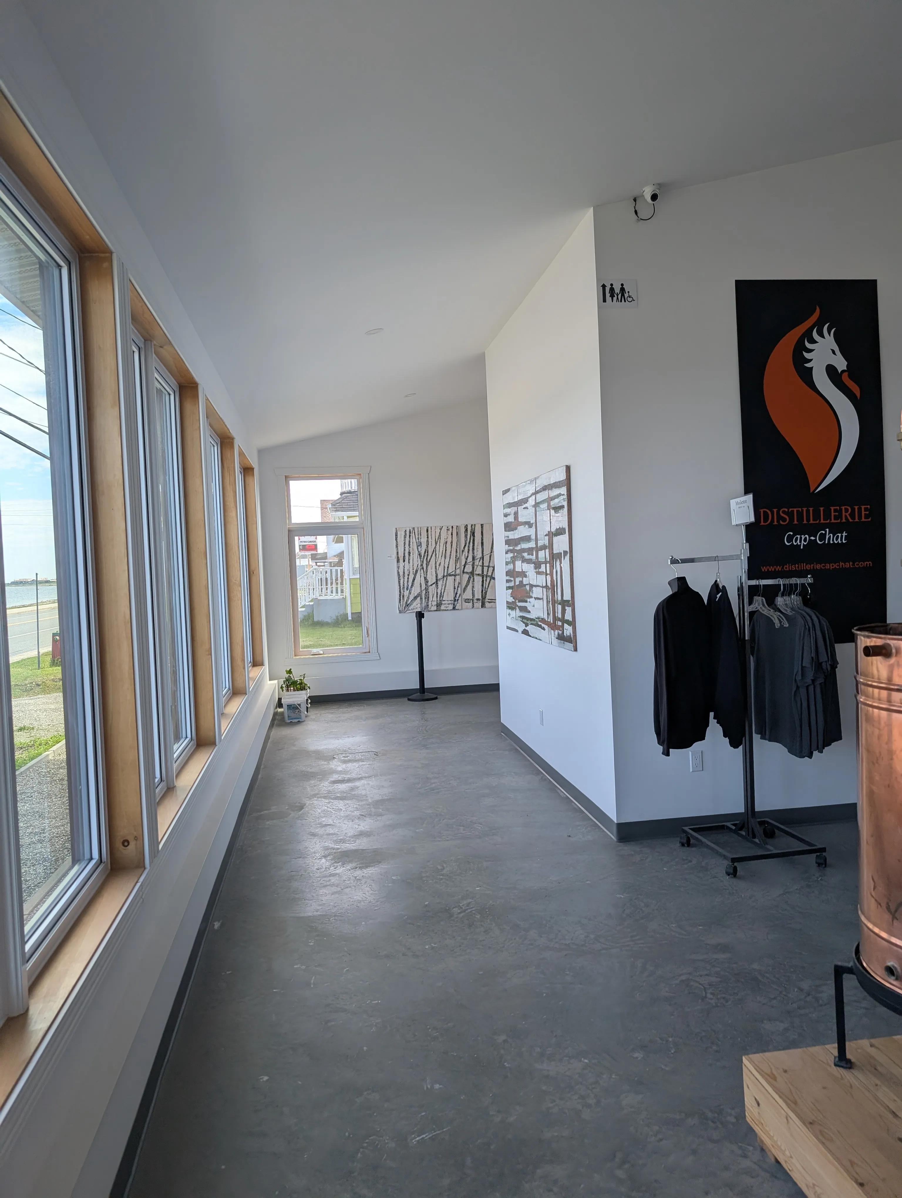 Allée menant vers la salle de toilette