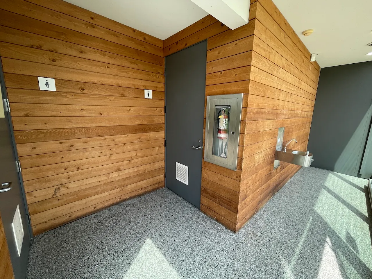 Accès aux salles de toilettes