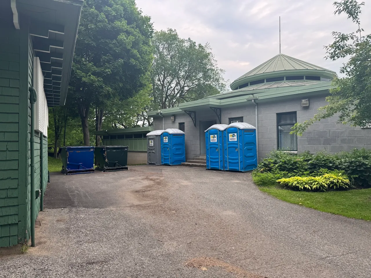 Portable toilets - Near the Edwin-Bélanger kiosk