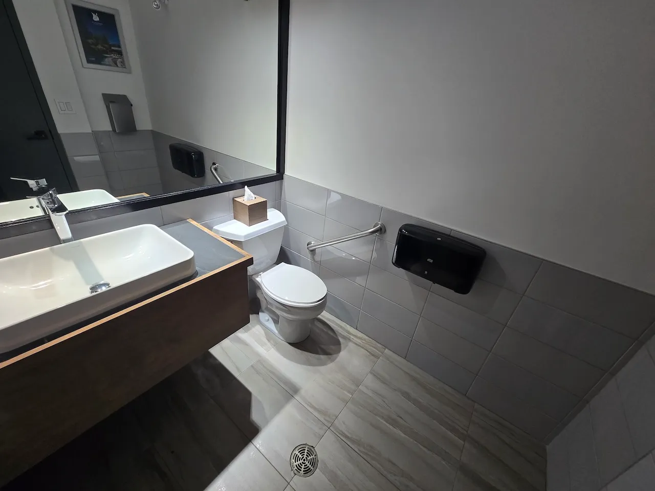Universal restroom (ground floor)