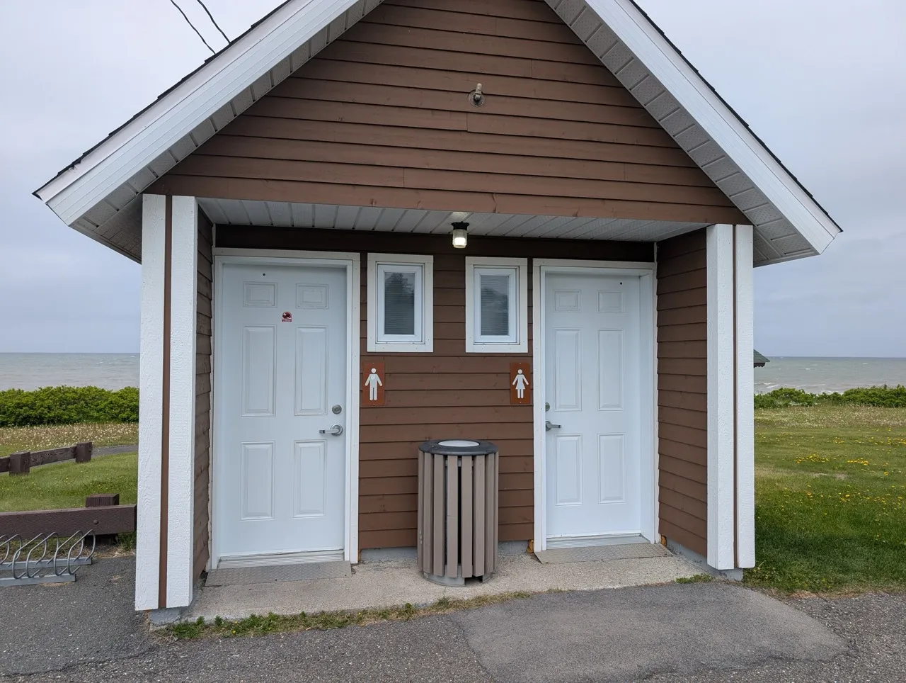 Rest area building