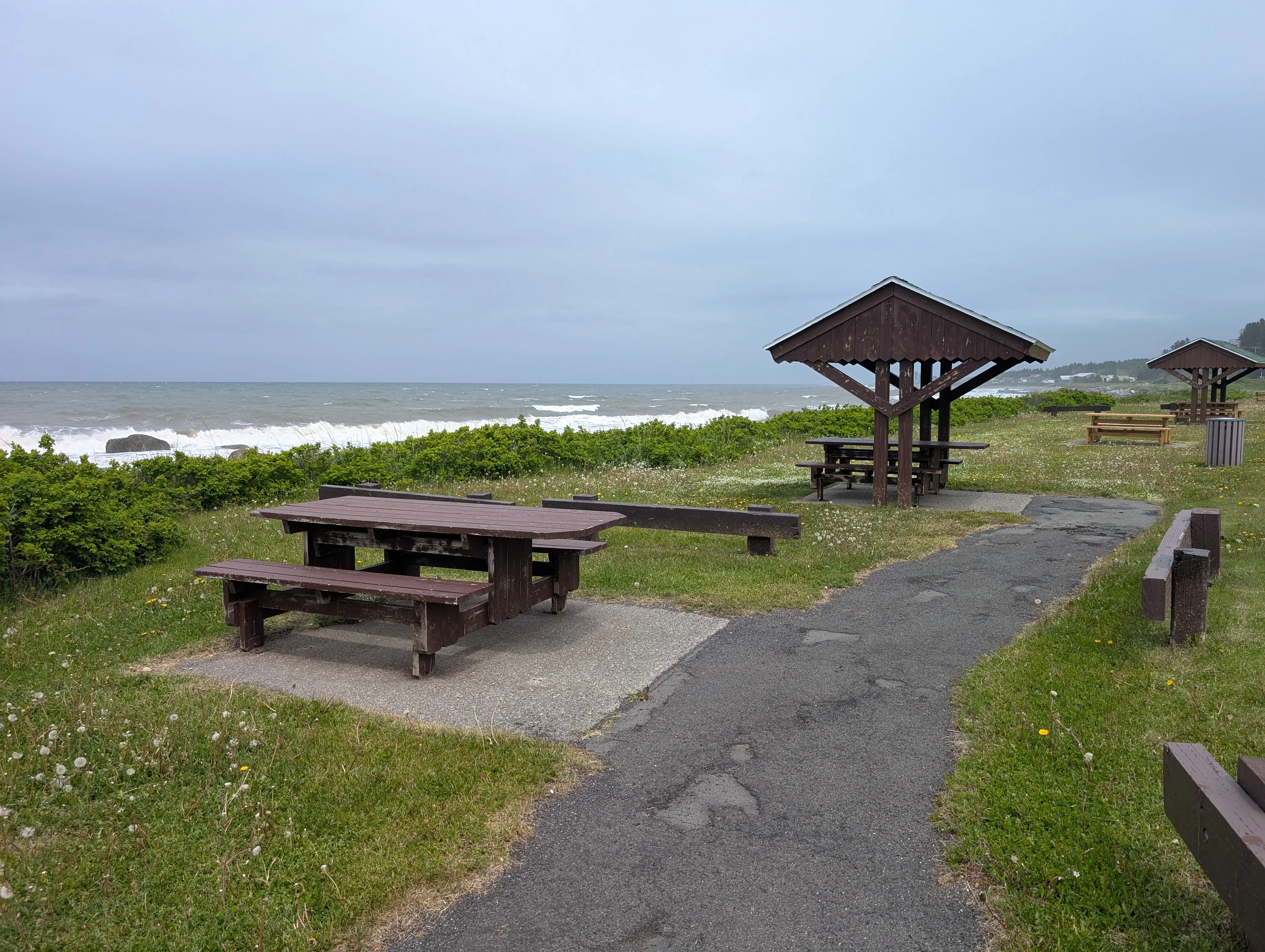 Baie-des-Sables rest area—picnic tables behind the restrooms