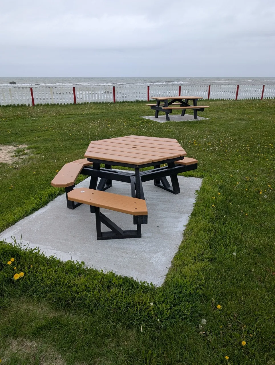 Parc des Rives - picnic tables