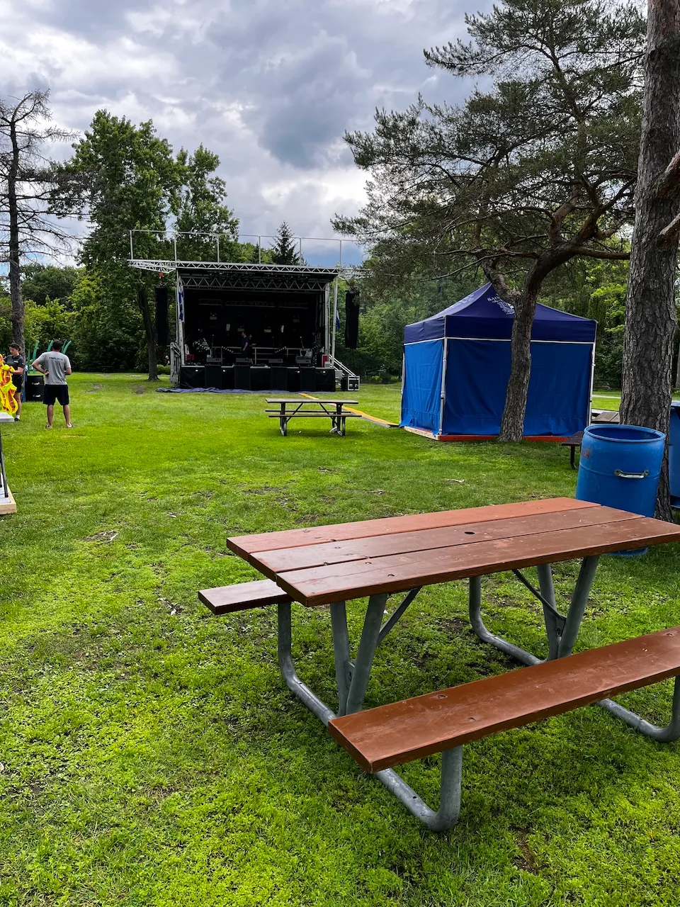 Main scene - picnic table