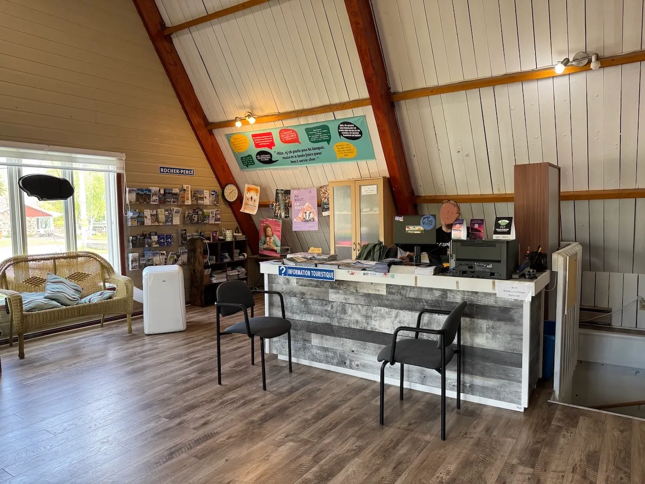 Reception desk
