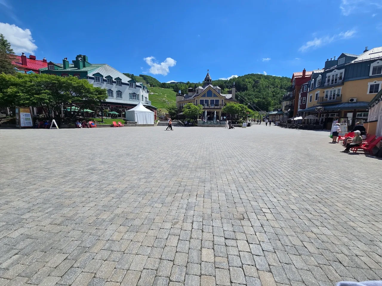 Saint-Bernard plaza