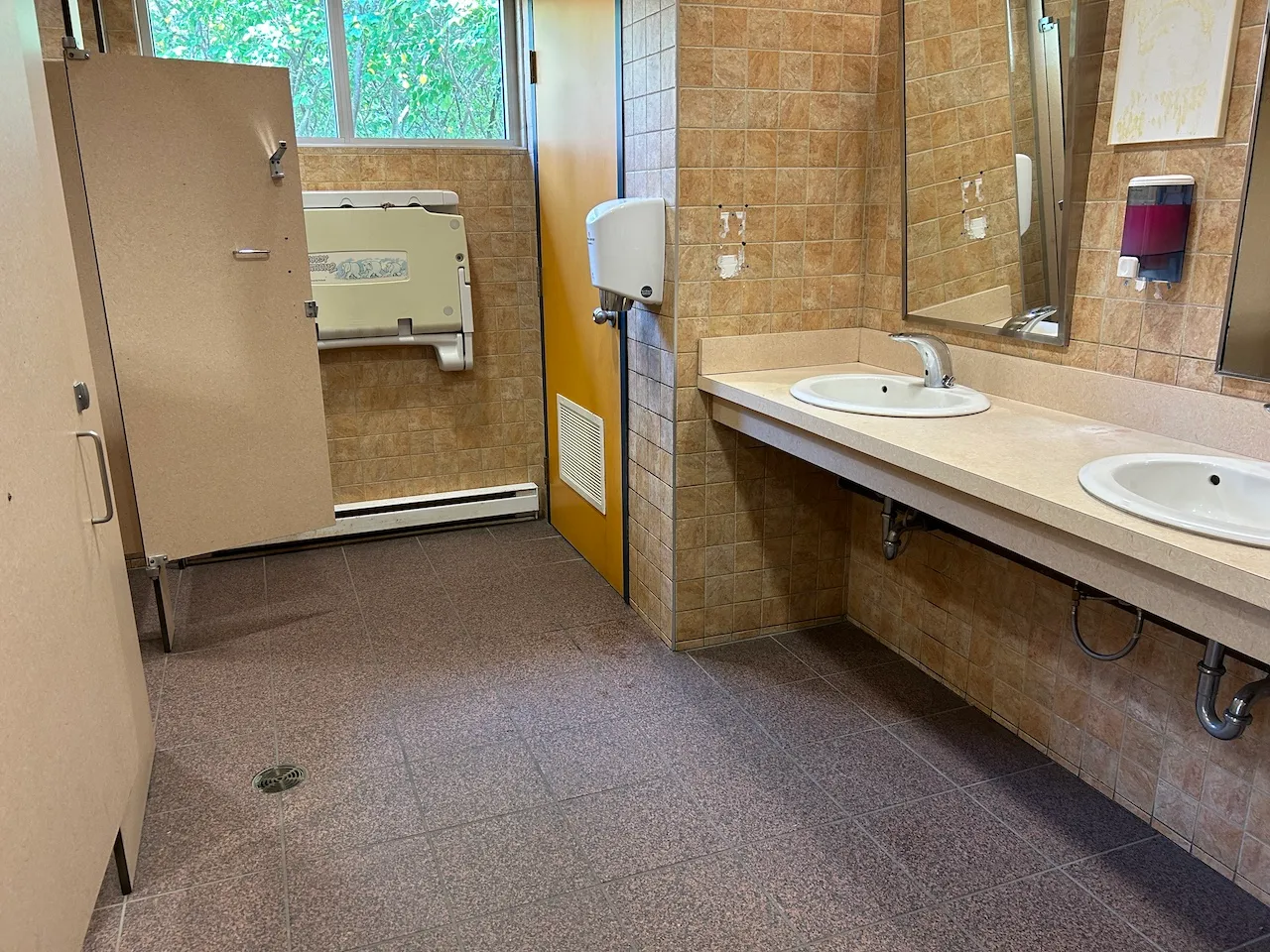 Welcome Center - Restroom - Women's
