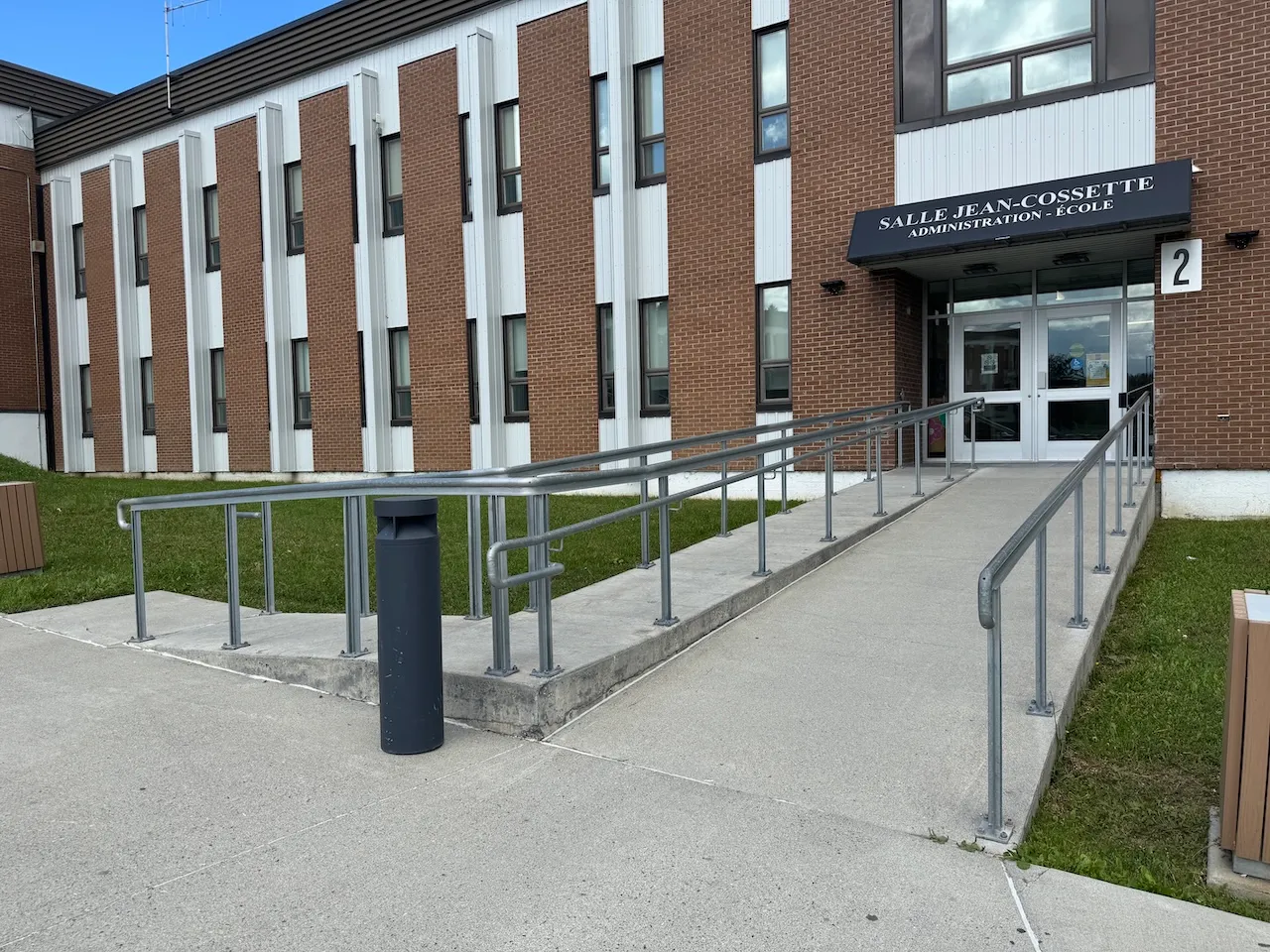 Access ramp towards the main entrance