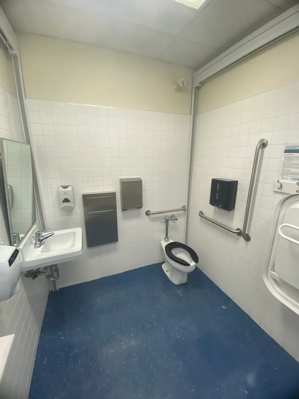 Salle de toilette universelle