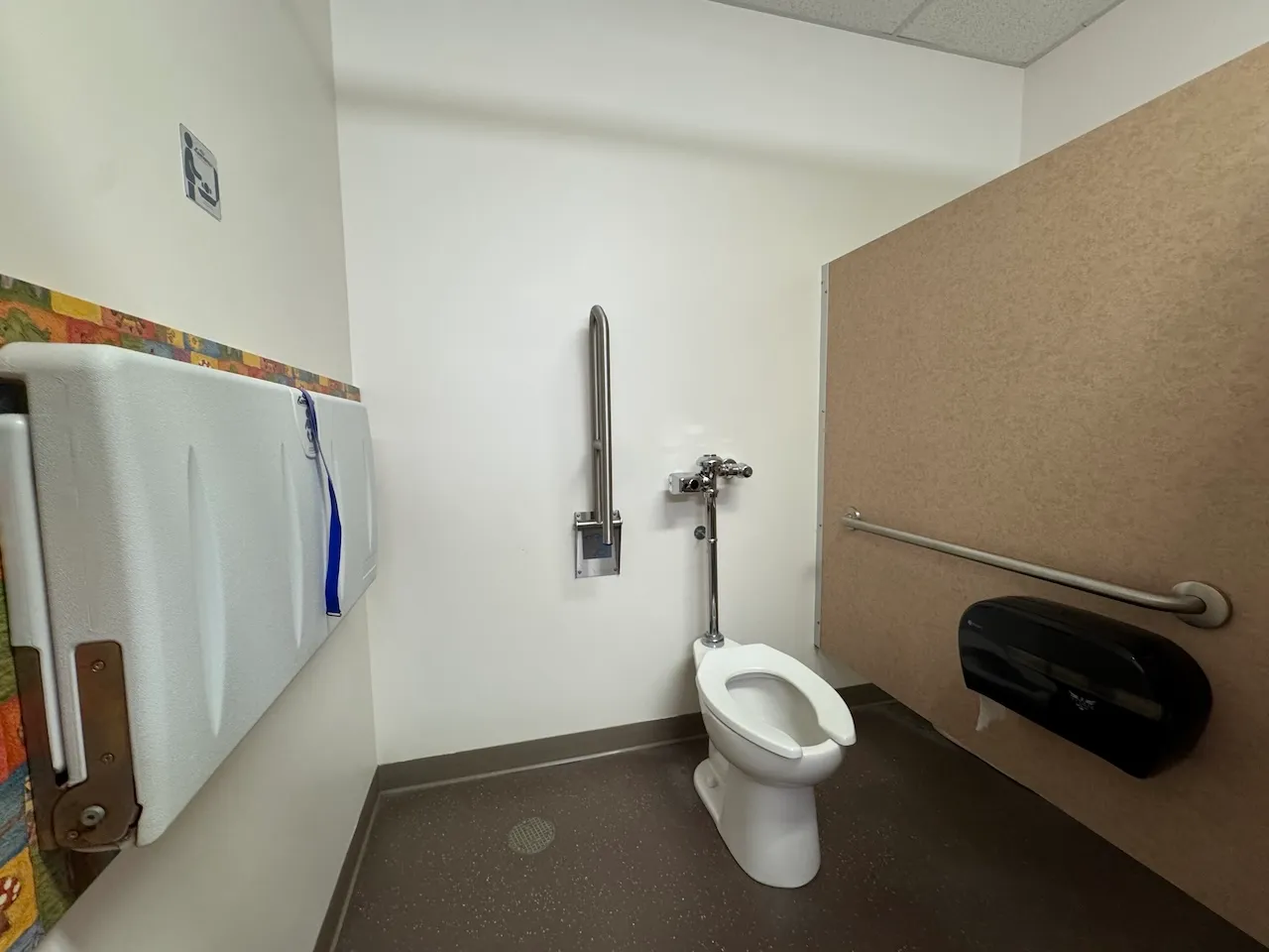 Adapted toilet cabin