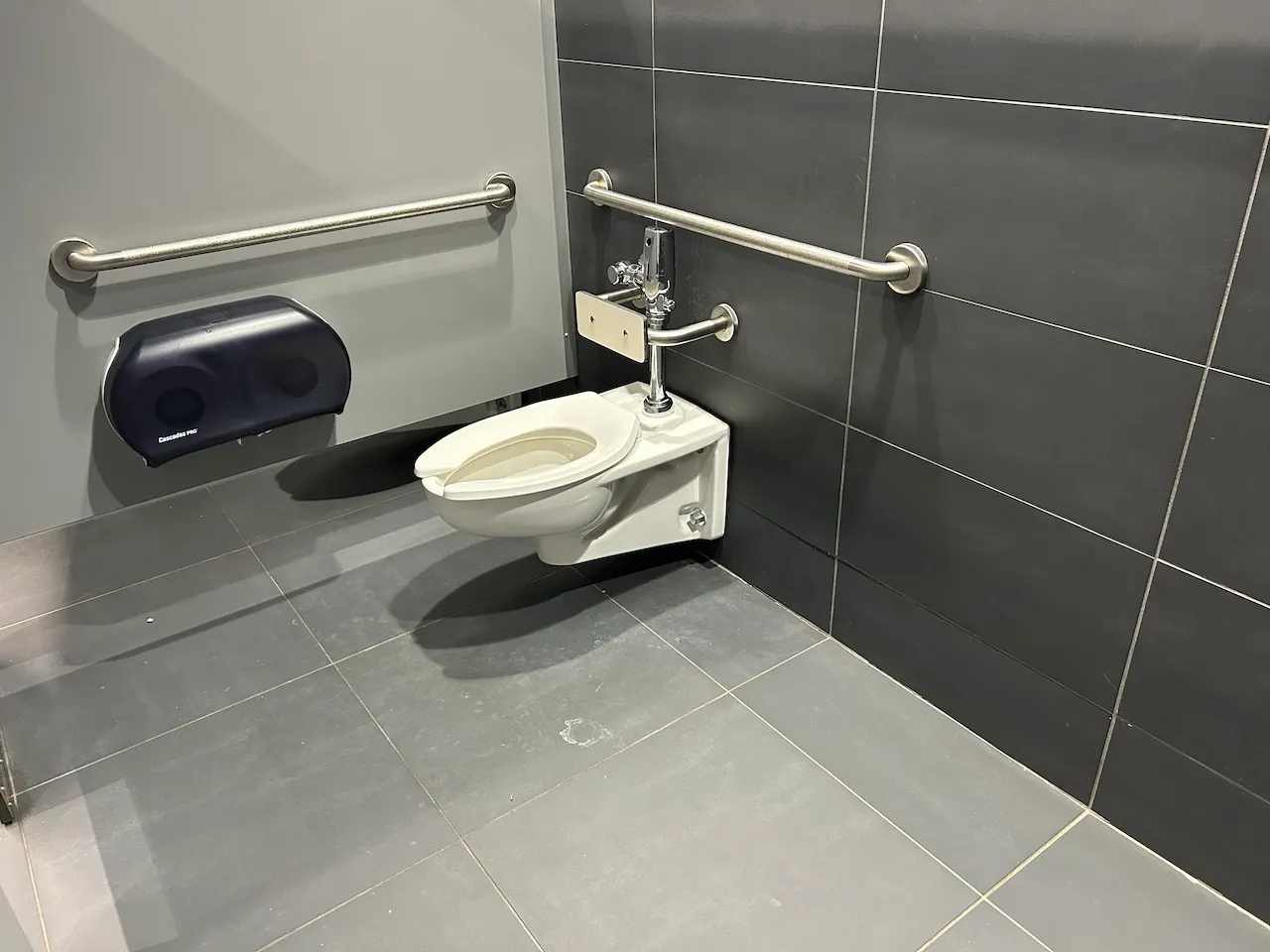 Niveau 2 - Salle de toilettes homme - Salle Multifonctionnelle