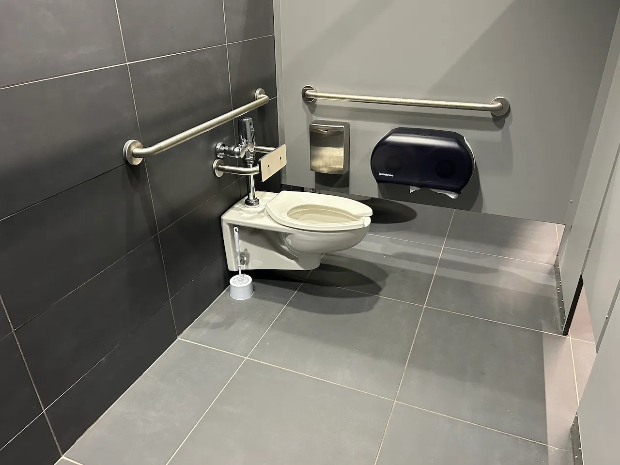 Niveau 2 - Salle de toilettes femme - Salle Multifonctionnelle