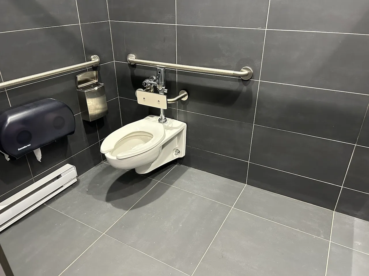 Niveau 2 et 3 - Salle de toilettes femme - Estrades