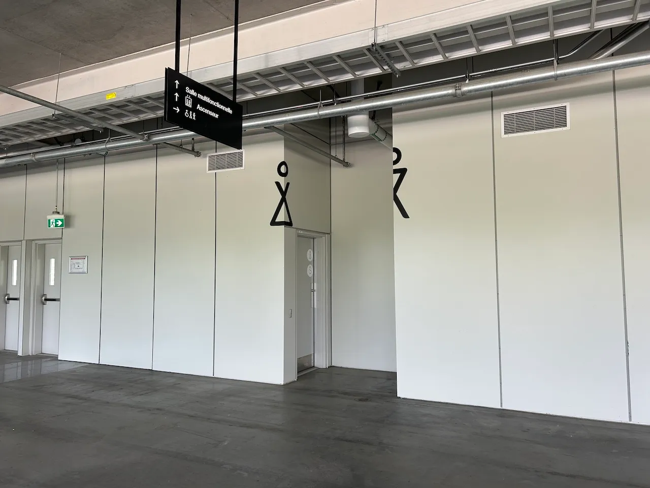 Niveau 2 et 3 - Salles de toilettes - Estrades