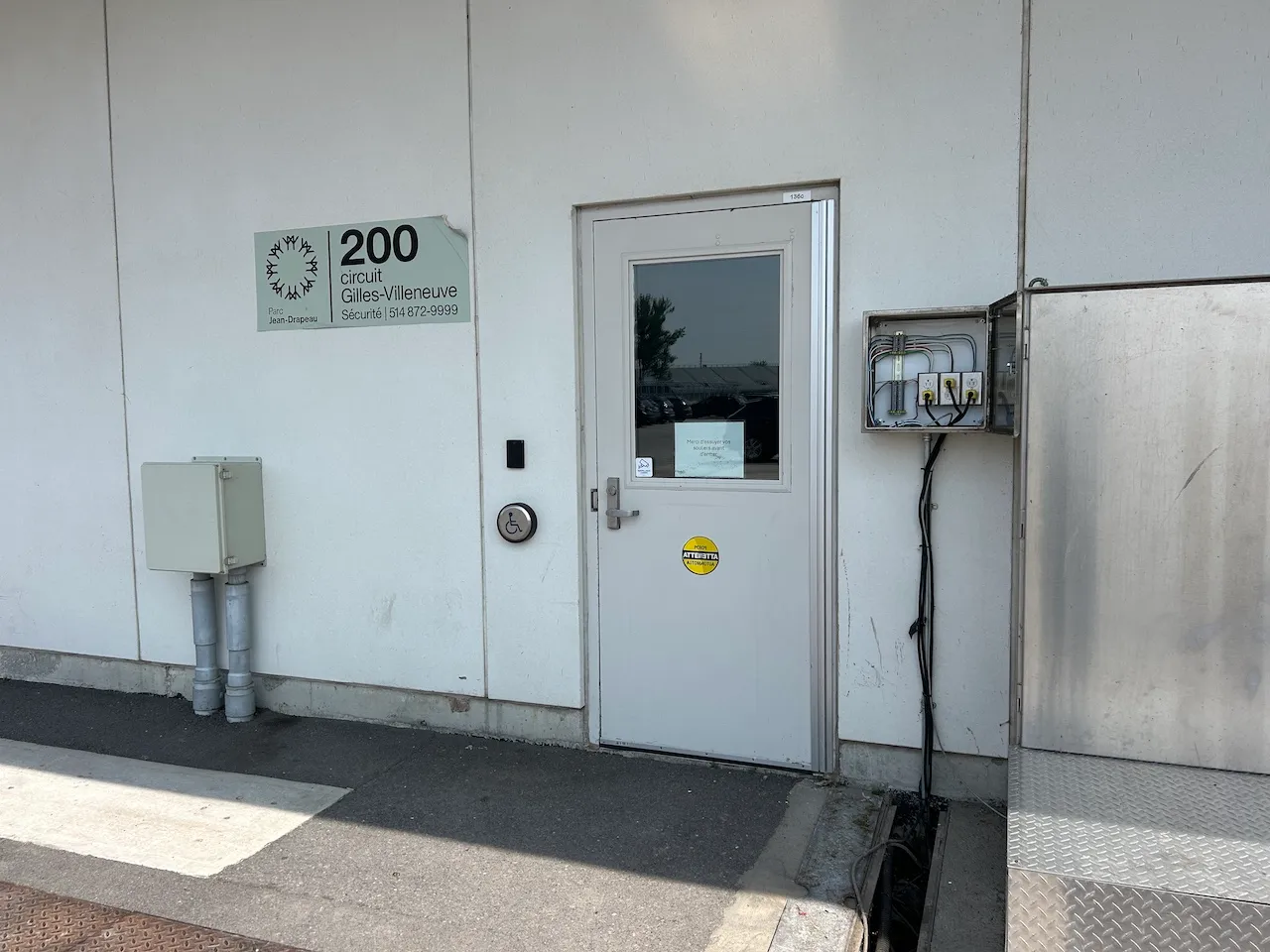 Entrée - 200 Circuit Gilles-Villeneuve - Bureaux administratifs
