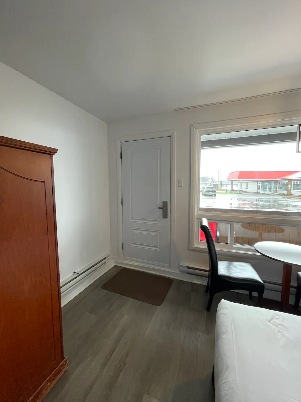 Bedroom - Threshold on the inside