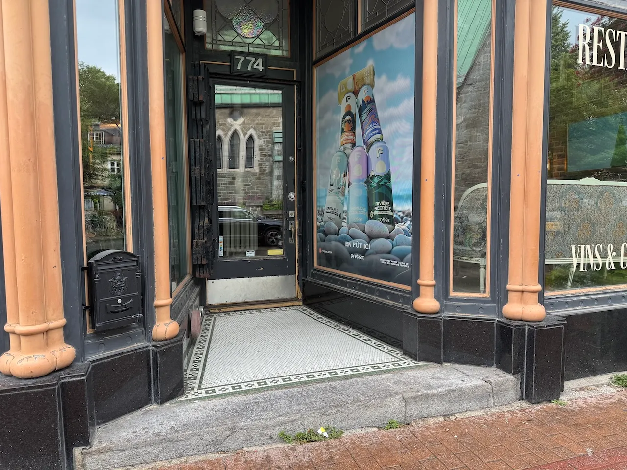 Entrance with one step