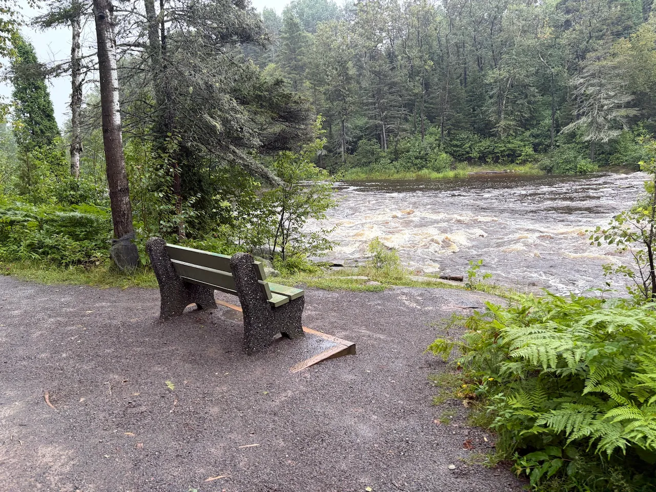Chemin des Rapides - Point de vue sur la rivière