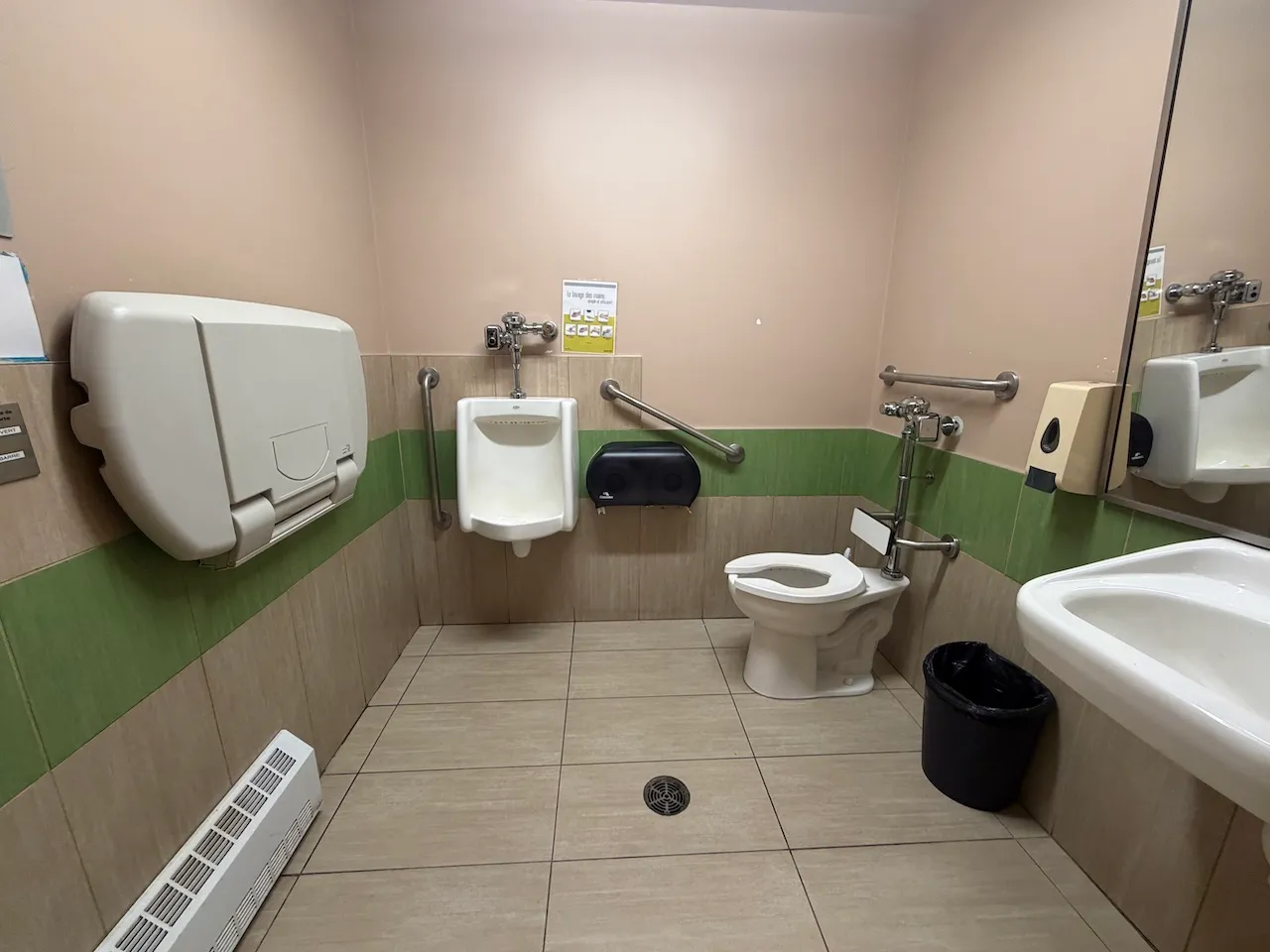 Salle de toilette universelle - Homme