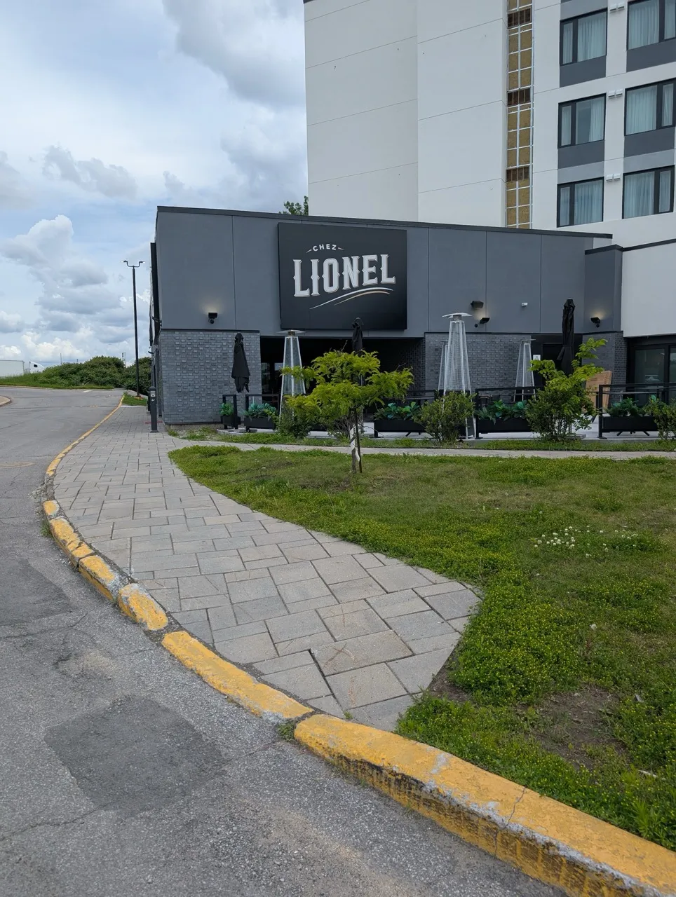 Accès au restaurant depuis le stationnement