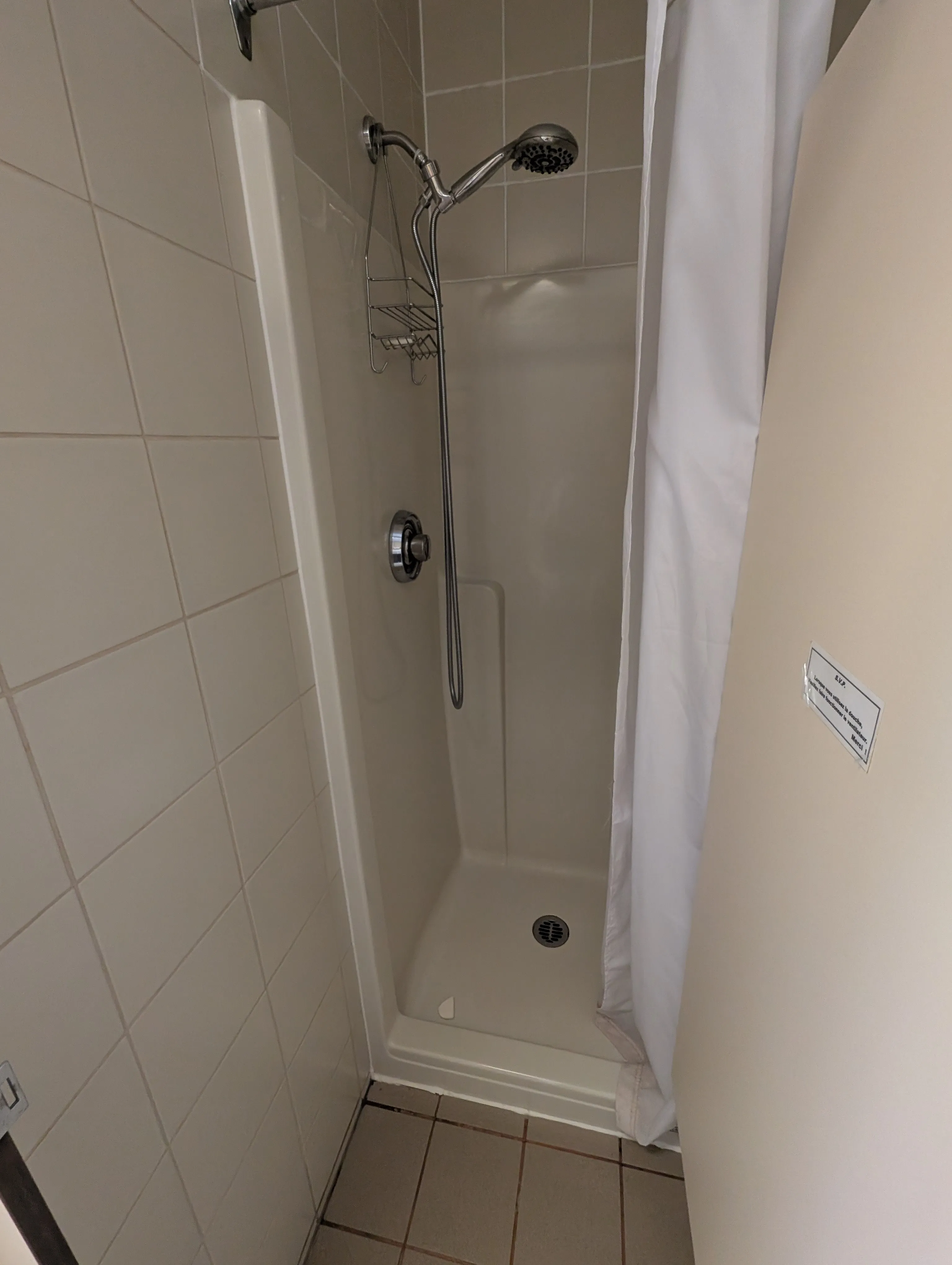 Shower stall - Men's floor